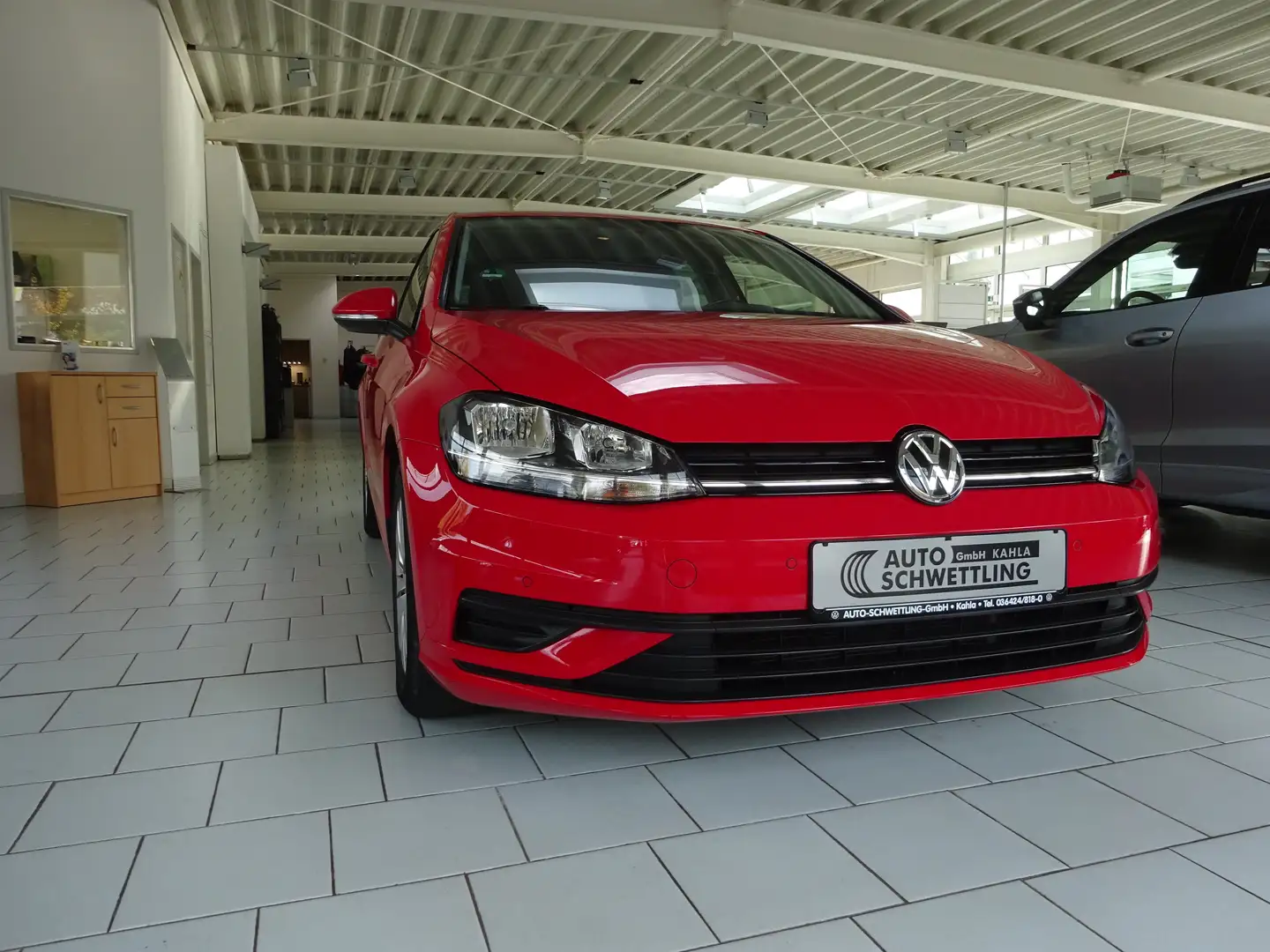 Volkswagen Golf Golf VII Diesel 5-Türer 1.6 TDI SCR Trendline Rojo - 1