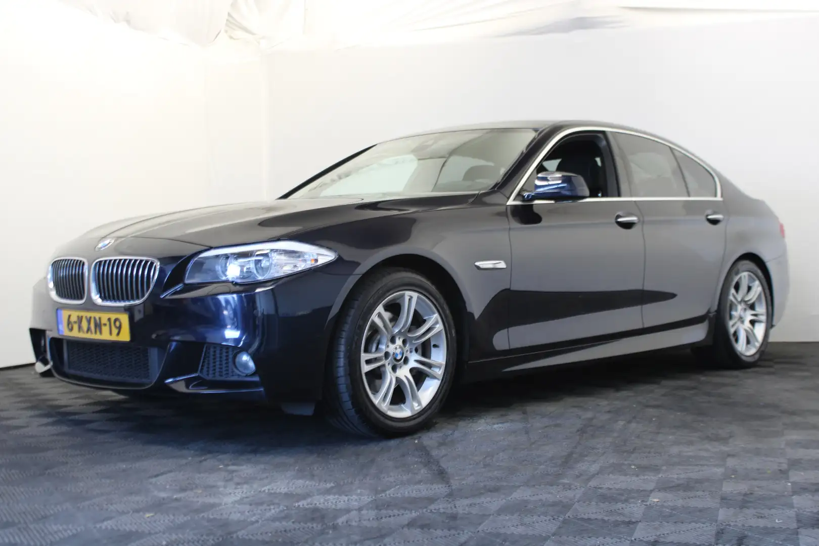 BMW 520 5-serie 520i Executive M Sport Zwart - 1