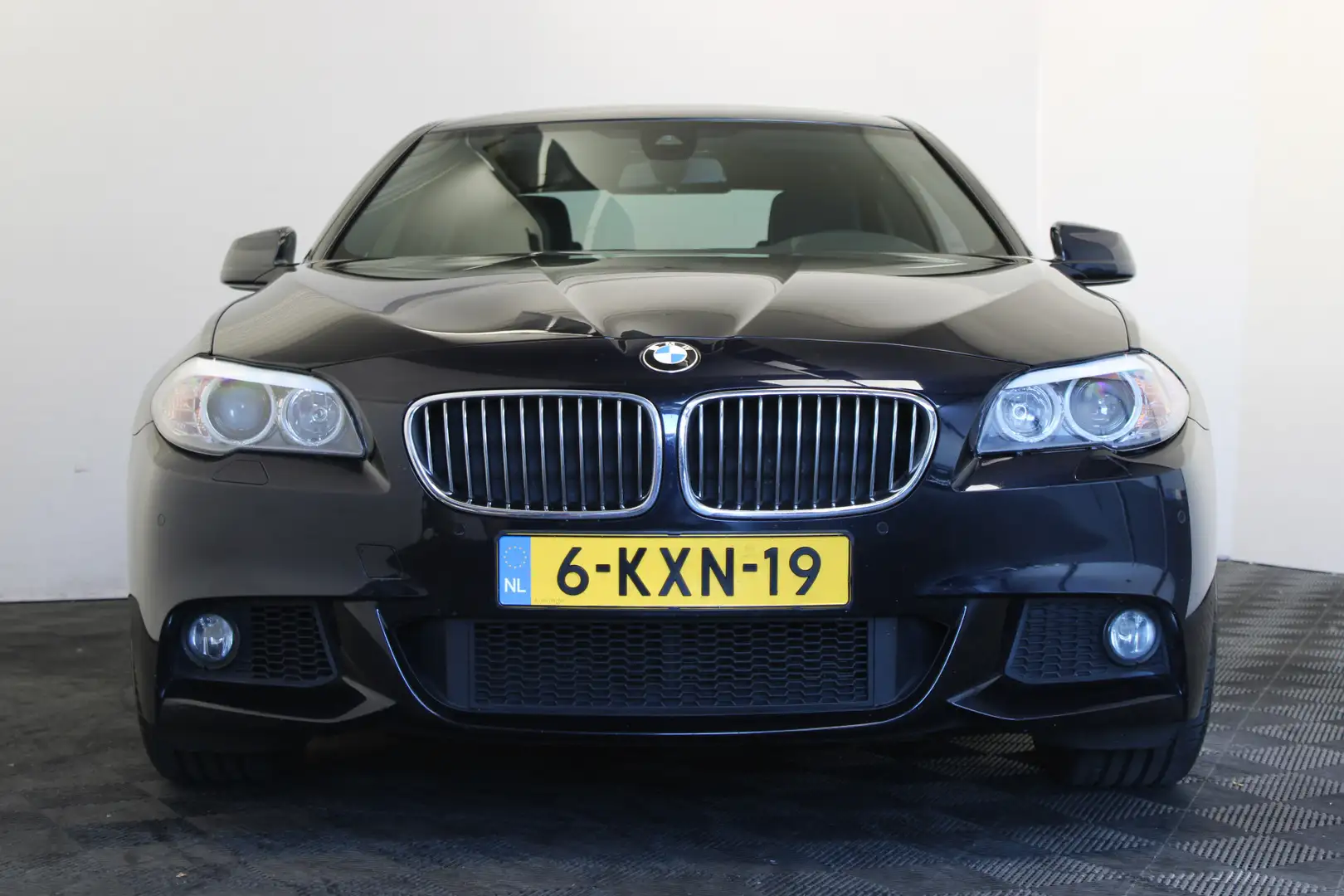 BMW 520 5-serie 520i Executive M Sport Zwart - 2
