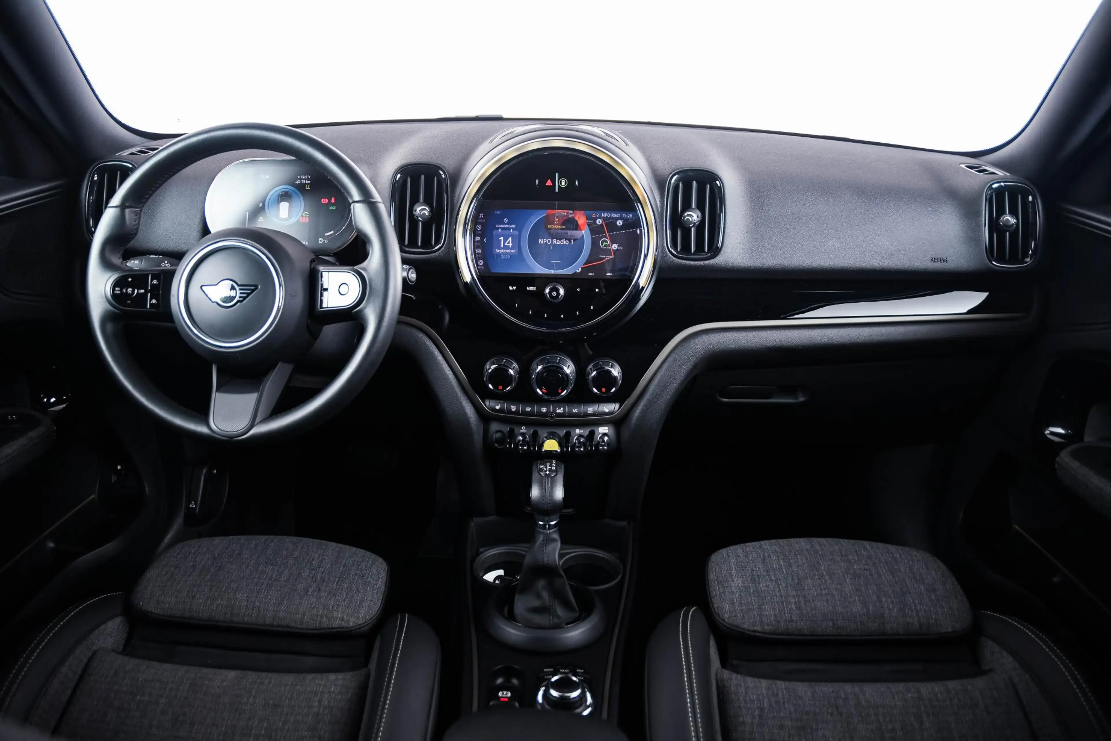 MINI Cooper SE Countryman ALL4 Active Cruise Control - Visibility -Package - — photo 3