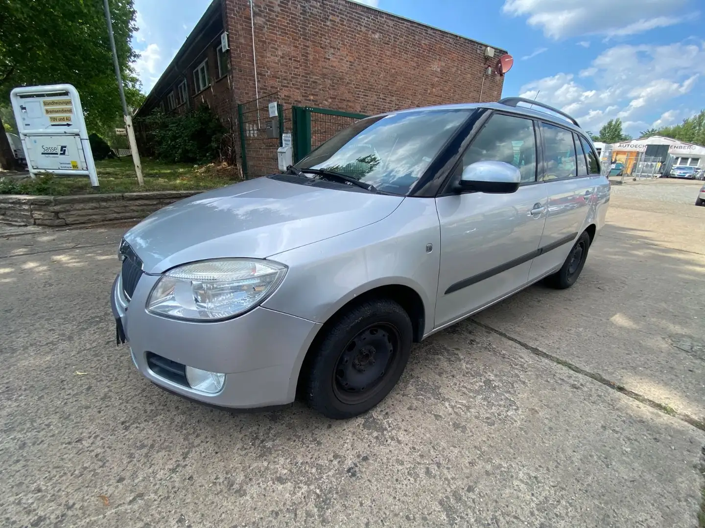 Skoda Fabia Combi Klima+Sitzheizung+Allwetterräder+Alu Plateado - 1
