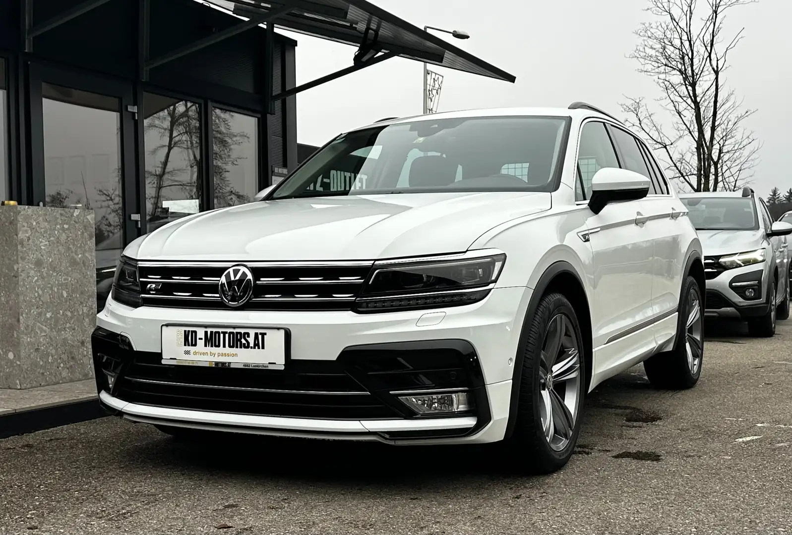 Volkswagen Tiguan 2,0 TDI *R-Line*1.Besitz*ACC*RFK*Navi*Virtaul* Weiß - 1