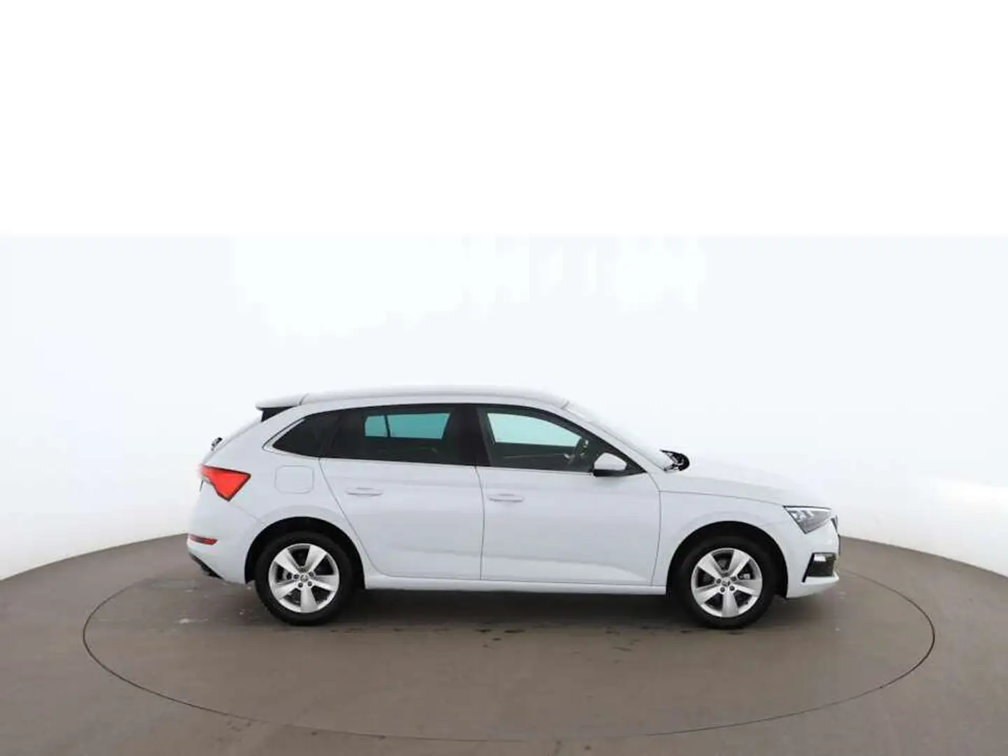 Skoda Scala 1.5 TSI Style Aut LED SKY DIGI-TACHO TEMP Білий - 2