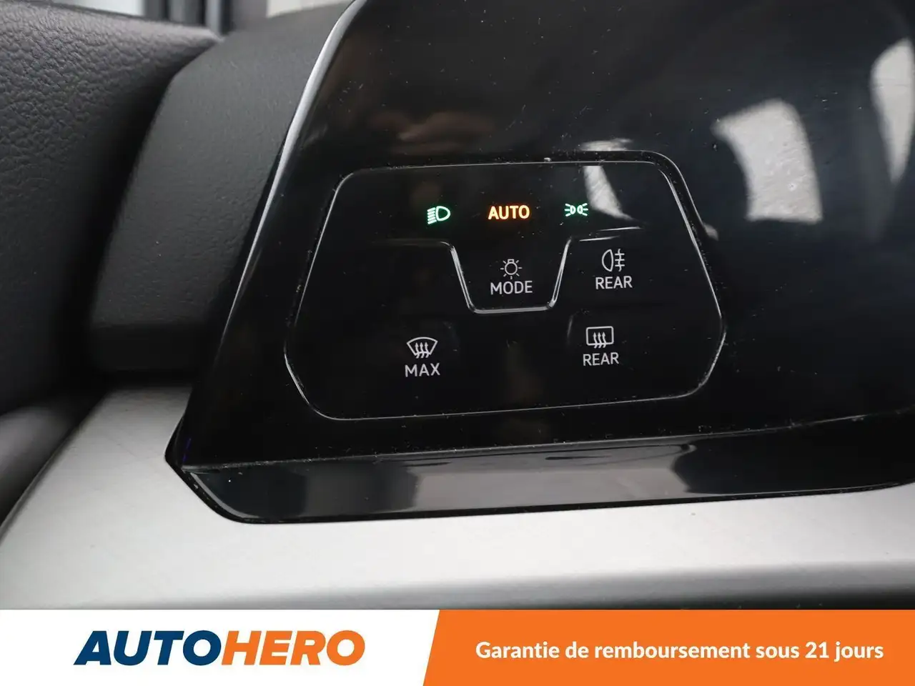 Volkswagen Golf Standard Model — photo 28