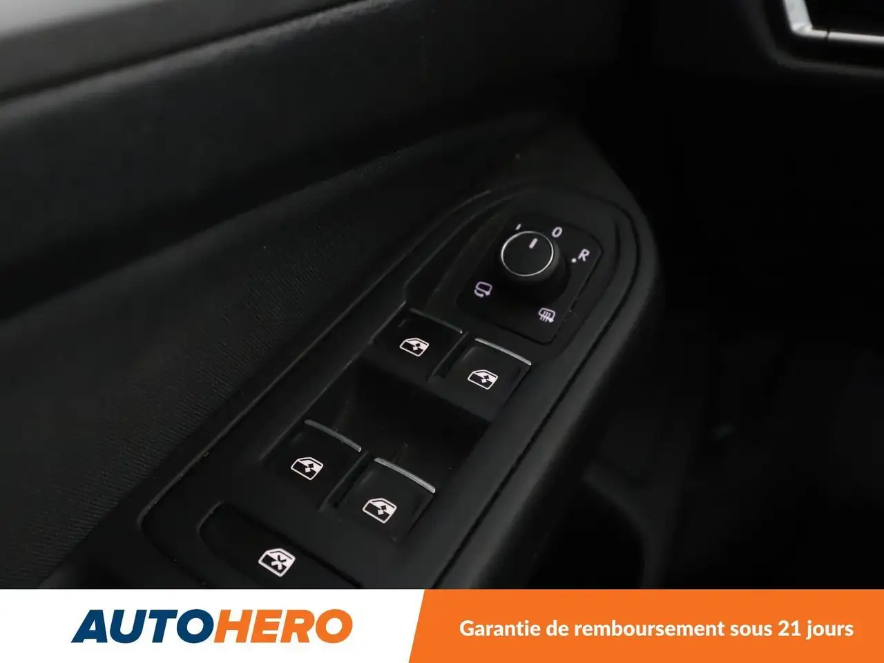 Volkswagen Golf Standard Model — photo 27