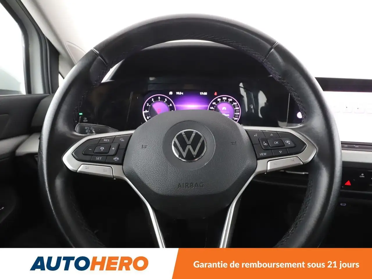 Volkswagen Golf Standard Model — photo 17