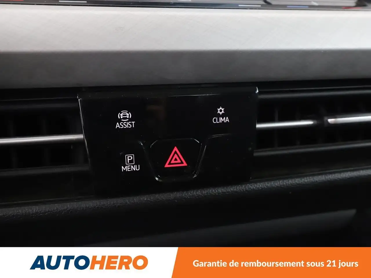 Volkswagen Golf Standard Model — photo 25