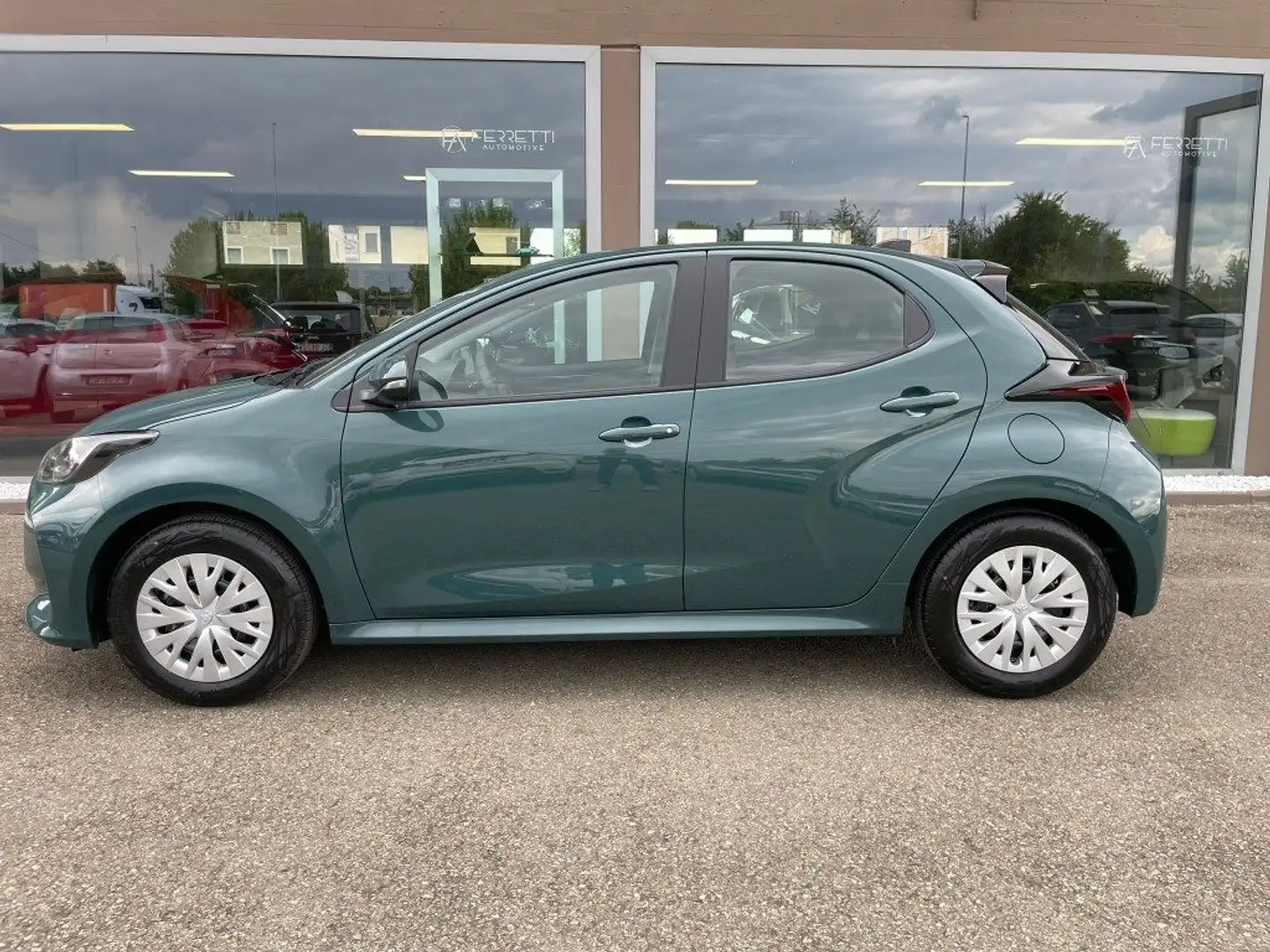 Toyota Yaris 1.5 Hybrid 5 porte Active Weiß - 1