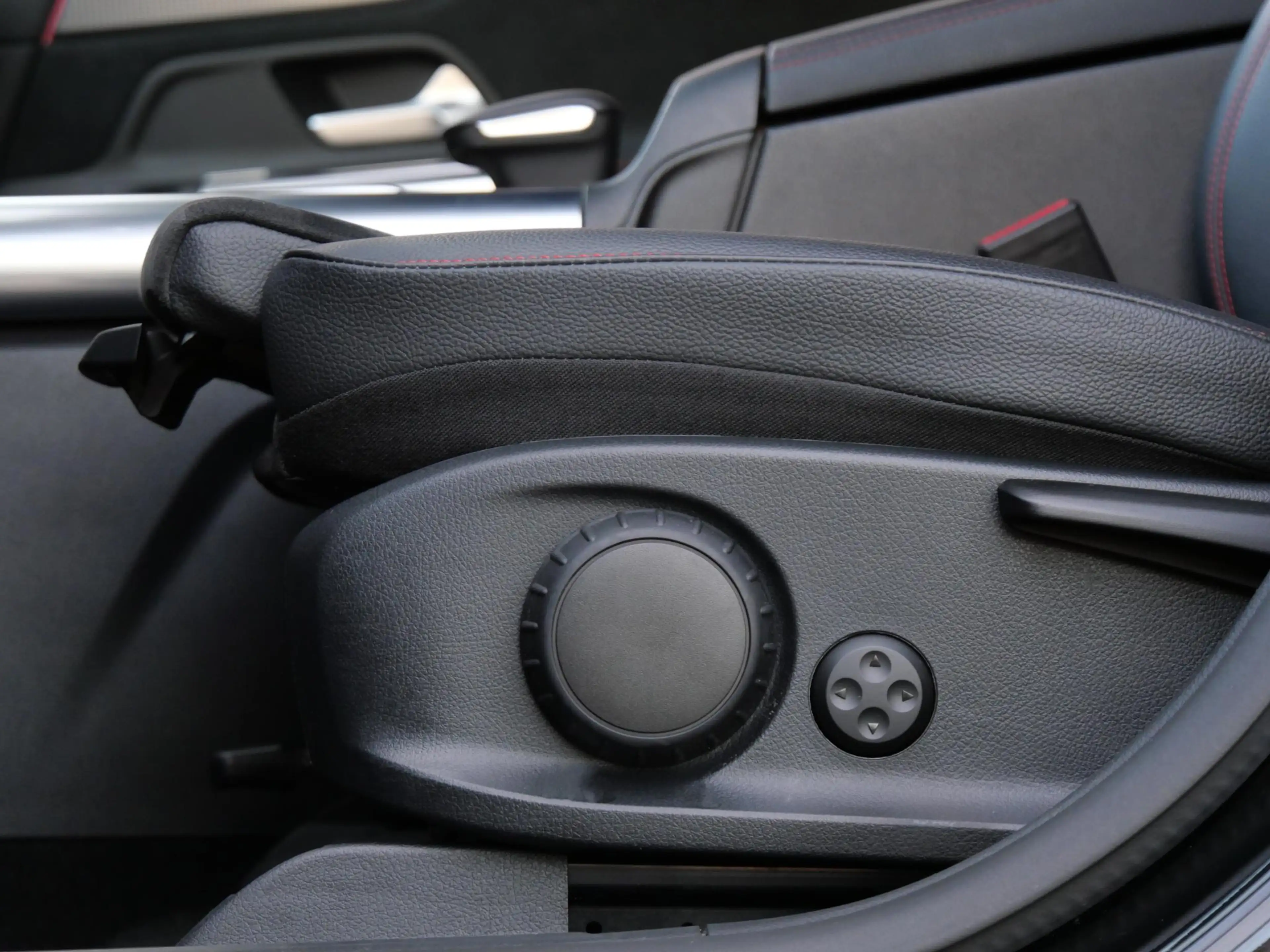 Mercedes-Benz EQA 67kWh AMG/ AMBIENT LIGHTING/ BLINDSPOT/ ELEKT. KLE — photo 33