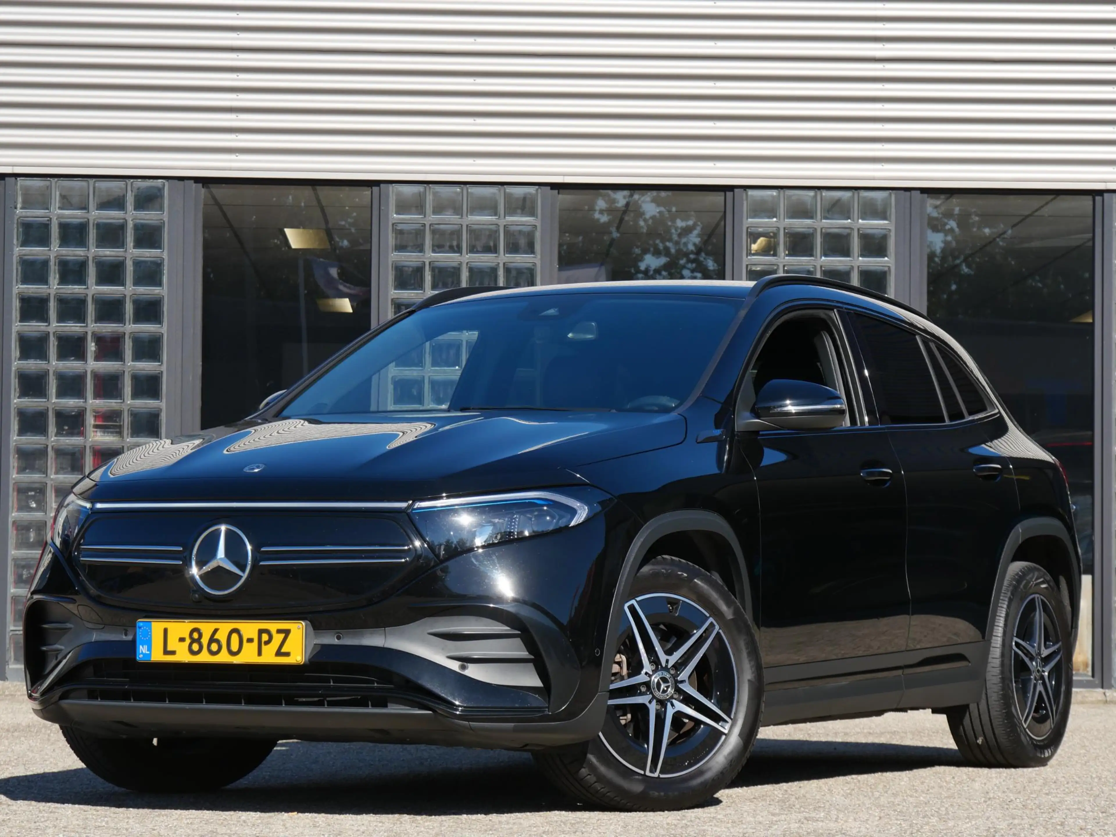 Mercedes-Benz EQA 67kWh AMG/ AMBIENT LIGHTING/ BLINDSPOT/ ELEKT. KLE — photo 35