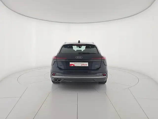 Audi A6 Avant view 4