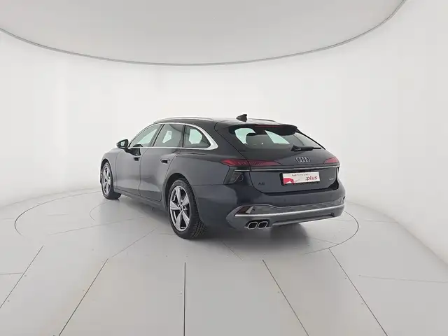 Audi A6 Avant view 3