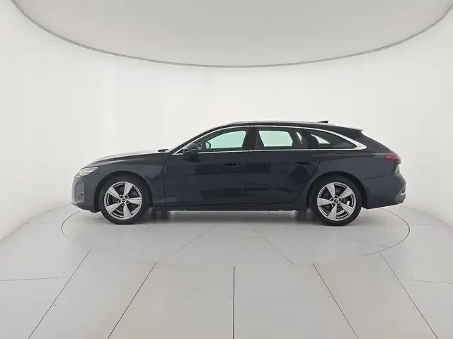 Audi A6 Avant view 2