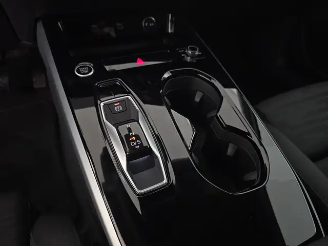 Audi A6 Avant view 12