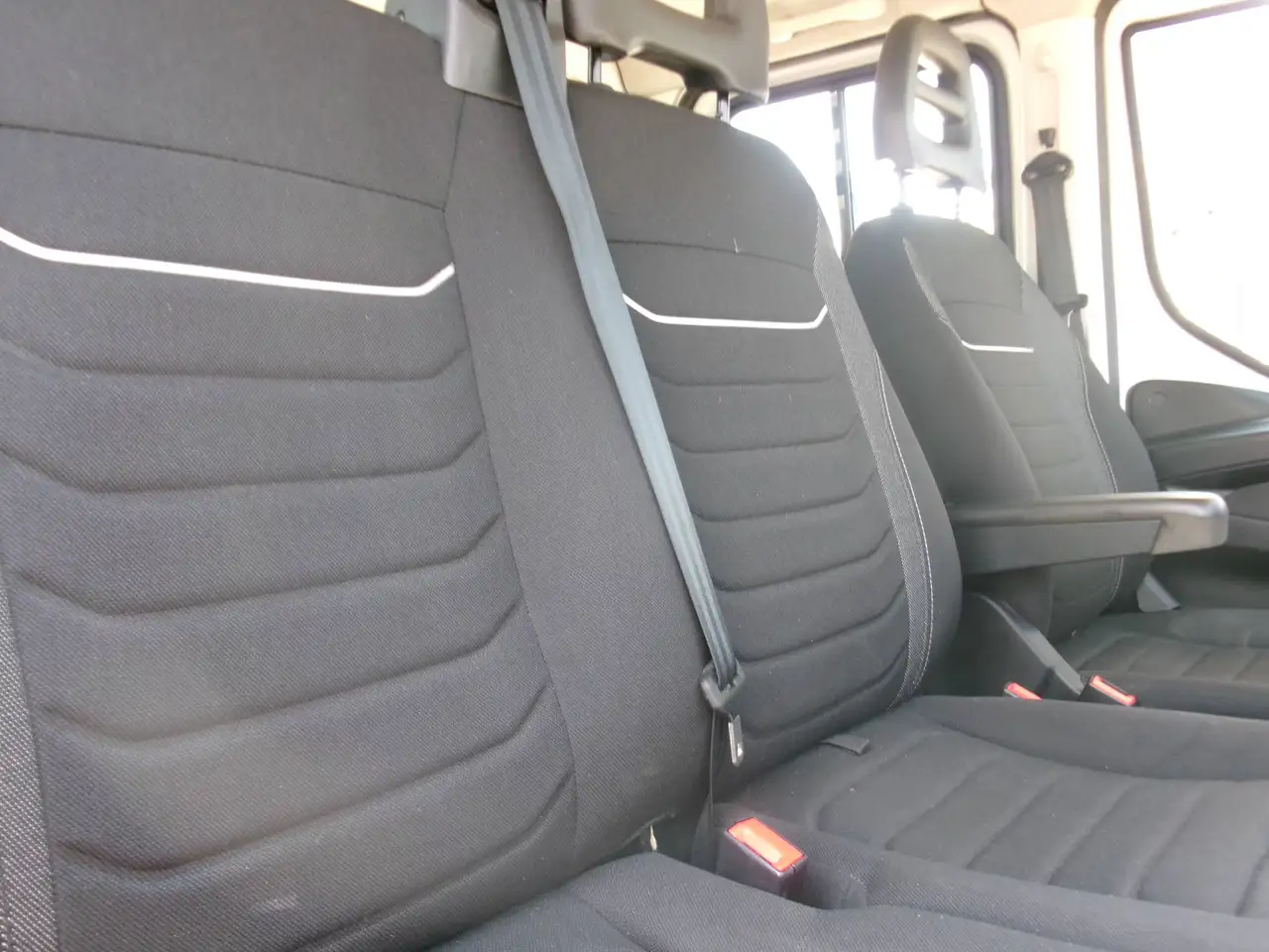 Iveco Daily 2023 — фото 13
