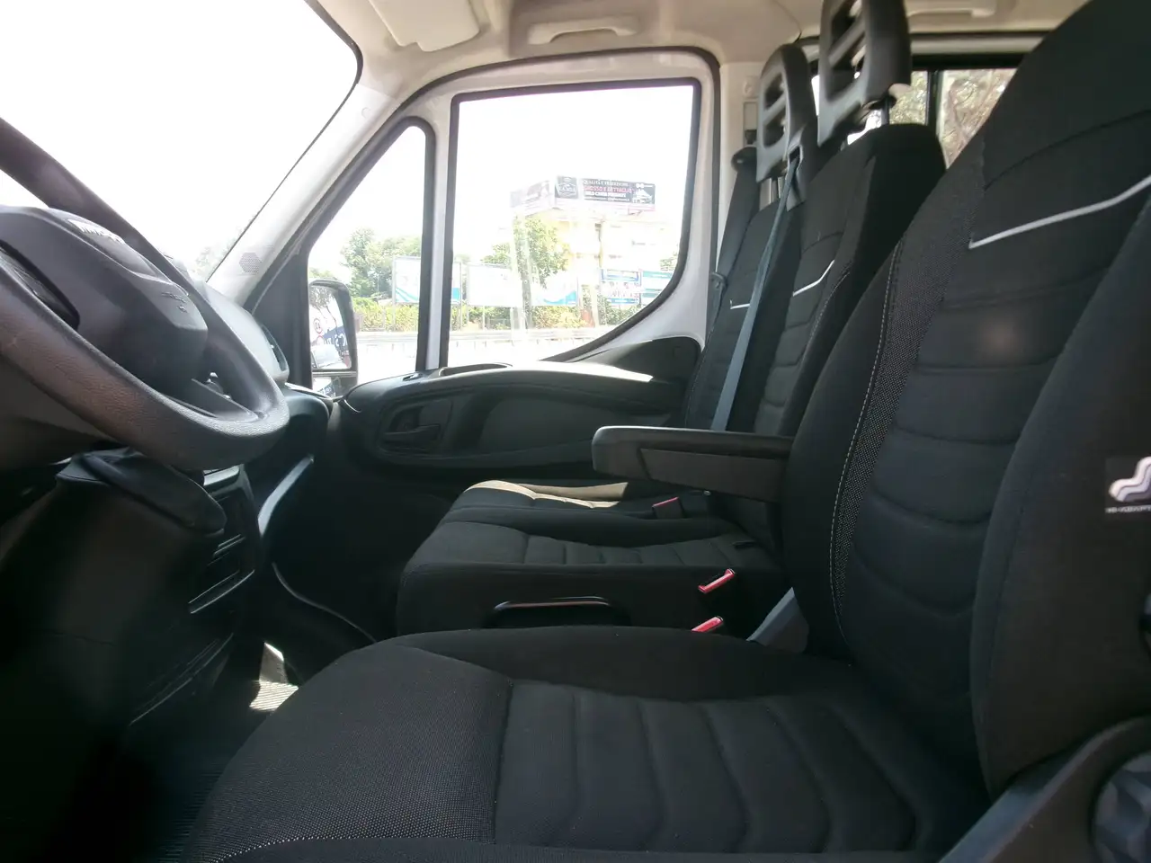 Iveco Daily 2023 — фото 10