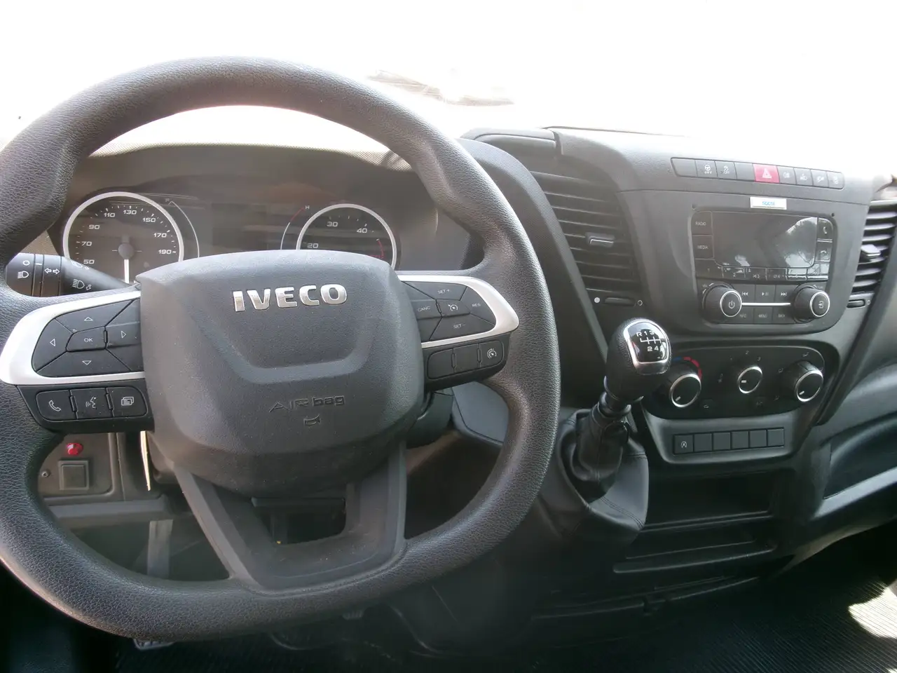 Iveco Daily 2023 — фото 14
