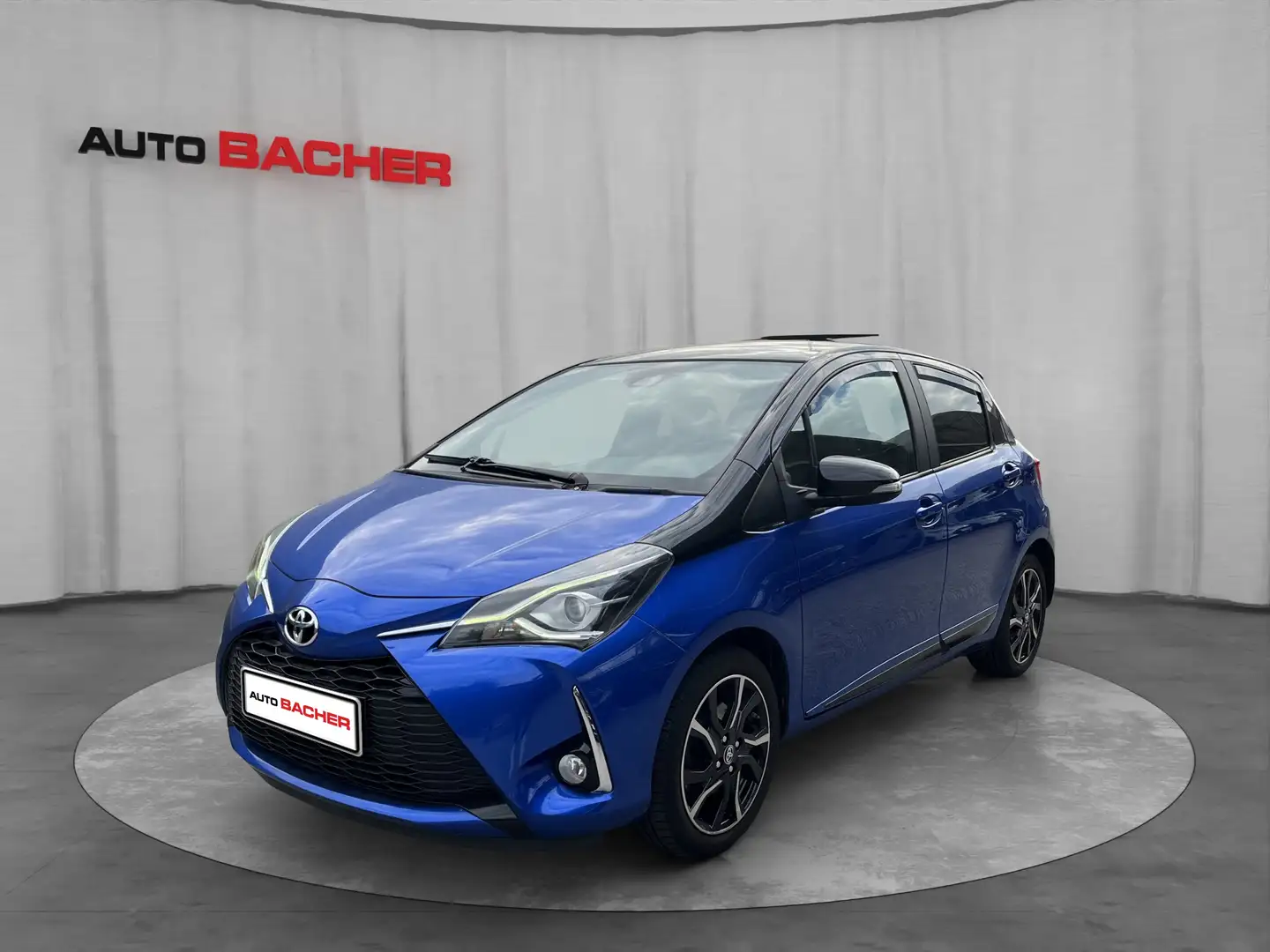 Toyota Yaris 1,5 l STYLE Bleu - 1
