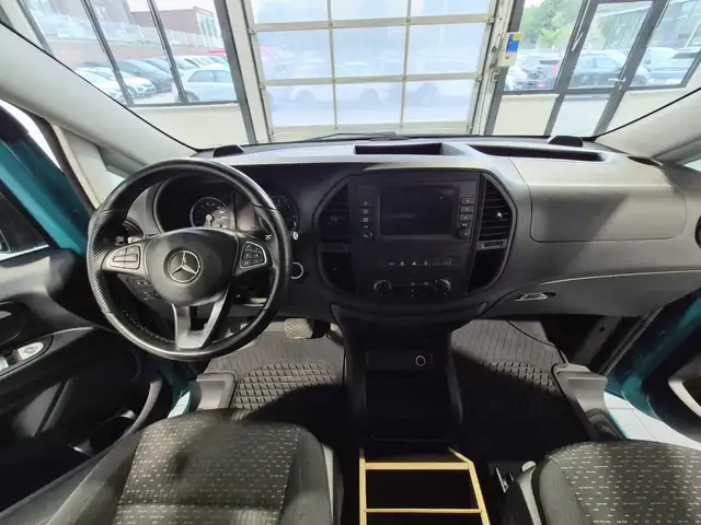 Mercedes-Benz Vito view 9