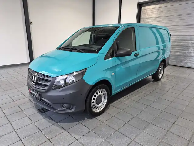 Mercedes-Benz Vito view 3