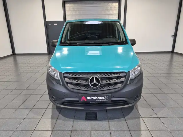 Mercedes-Benz Vito view 2