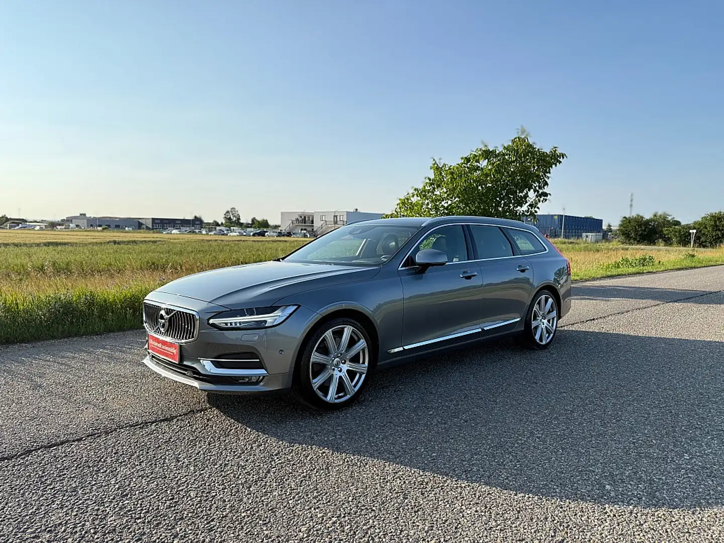 Volvo V90 D5 AWD Inscription Geartronic Argent - 2