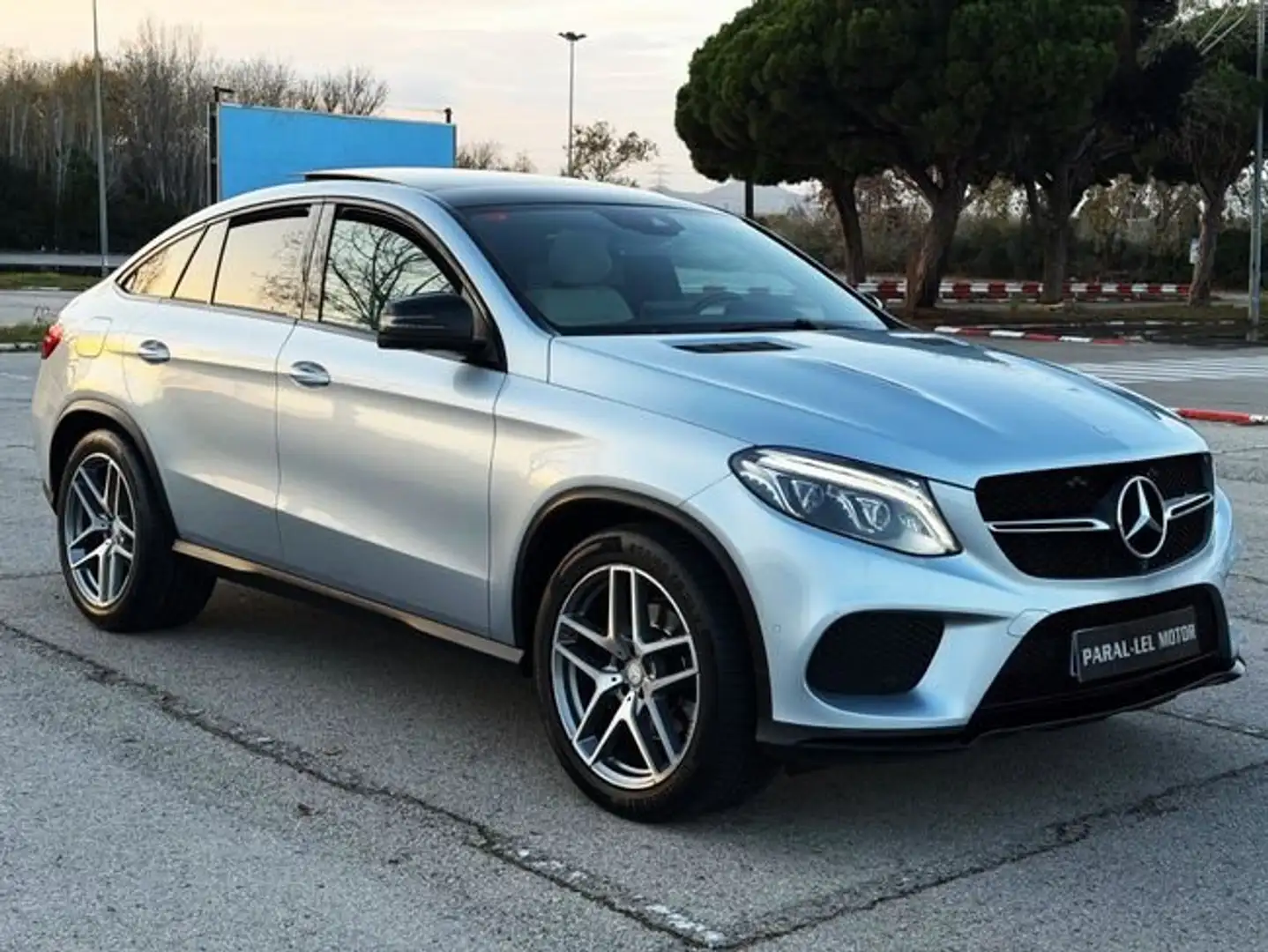 Mercedes-Benz GLE 350 350d 4MATIC AMG LINE con TECHO SOLAR, PAQUETE NIGH Silber - 1