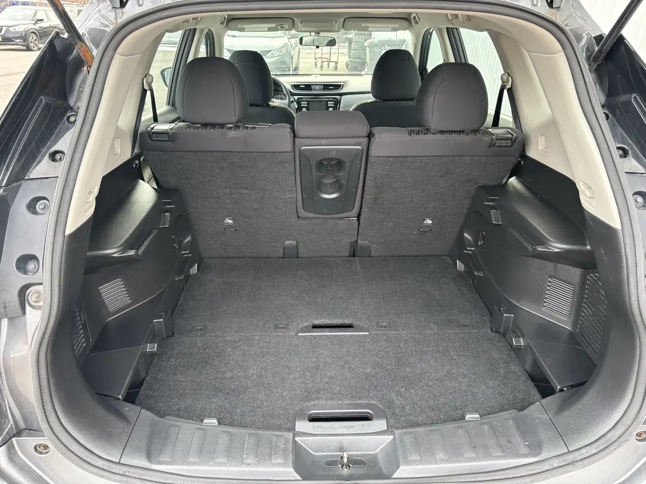 Nissan Rogue снимка Nissan Rogue