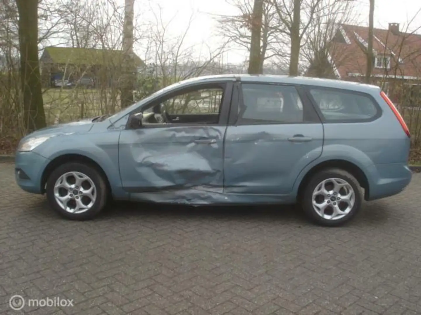 Ford Focus Wagon 1.6 Titanium Airco cruise. Zware zijschade Grau - 2