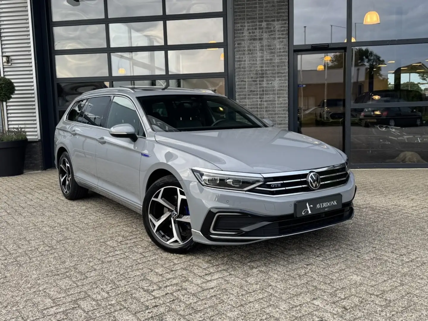 Volkswagen Passat Variant PHEV GTE 218PK Business NAP/Pano/360Cam/Vi Grey - 1