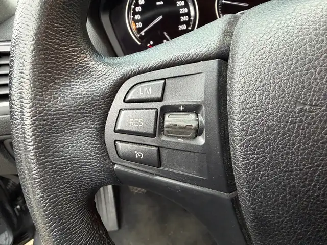 BMW 1 Series view 9