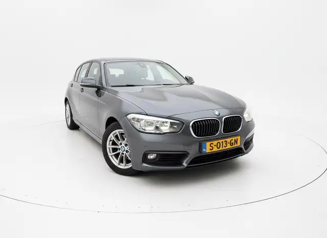 BMW 1 Series view 3