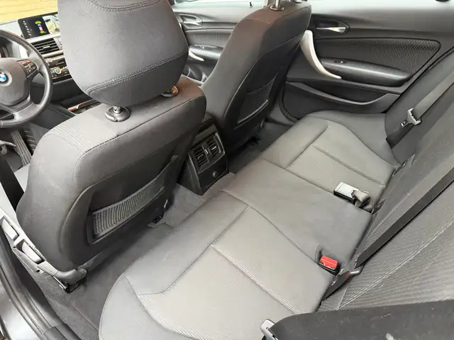 BMW 1 Series view 10
