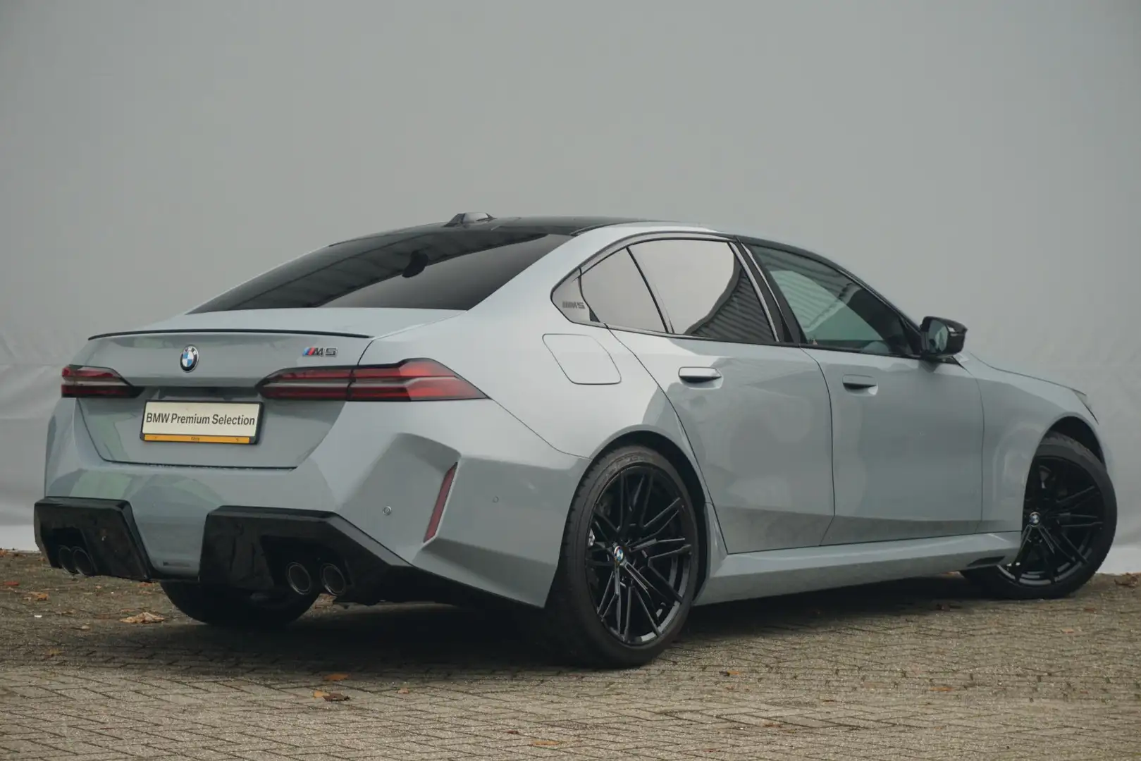 BMW M5 Sedan | Comfort Package Gris - 2