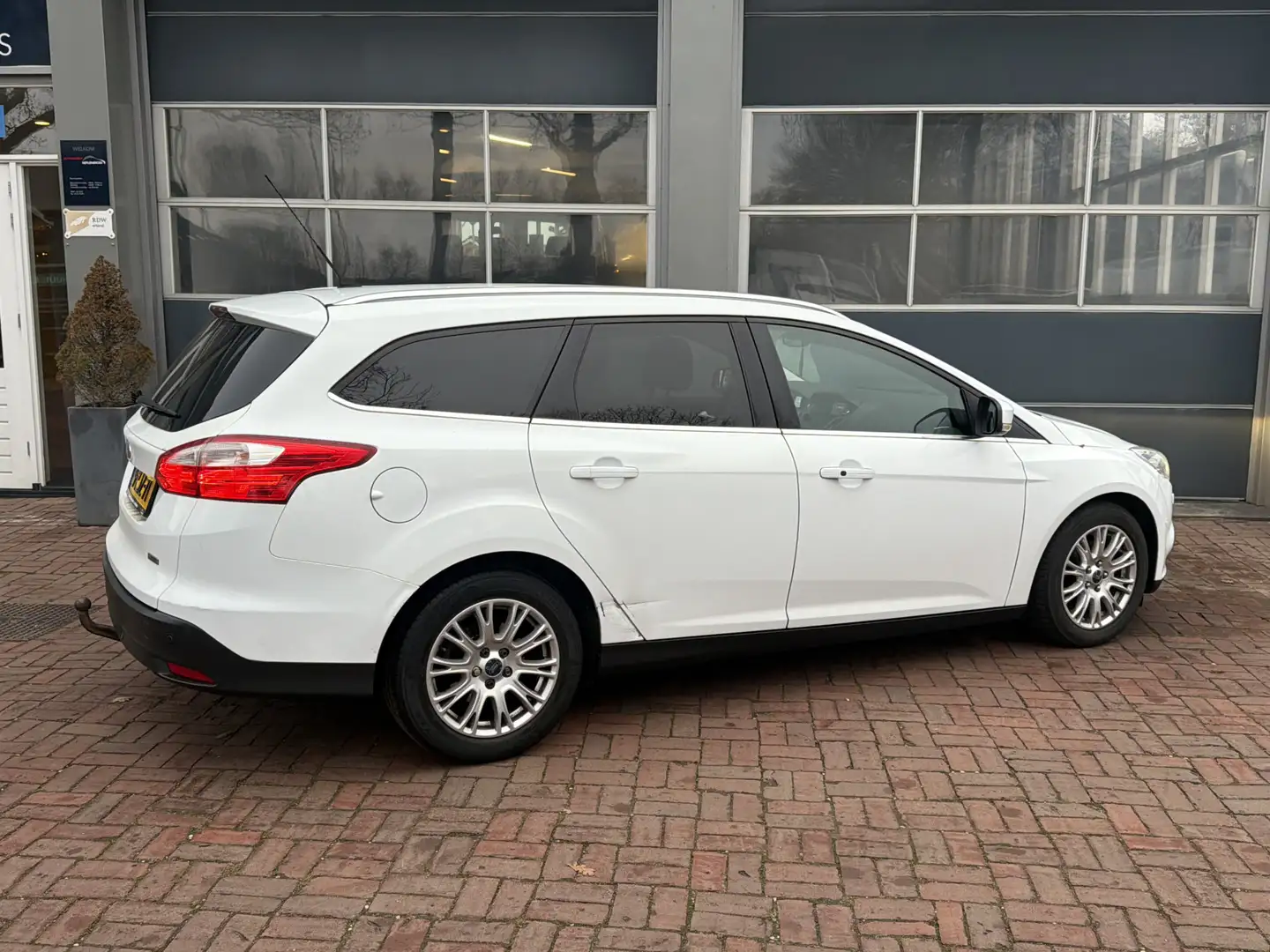 Ford Focus Wagon 1.6 TDCI ECOnetic Lease Titanium bj 2013 apk Weiß - 2
