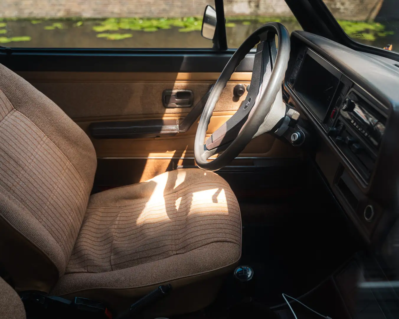 Volkswagen Golf 1.1 LS Rouge - 2