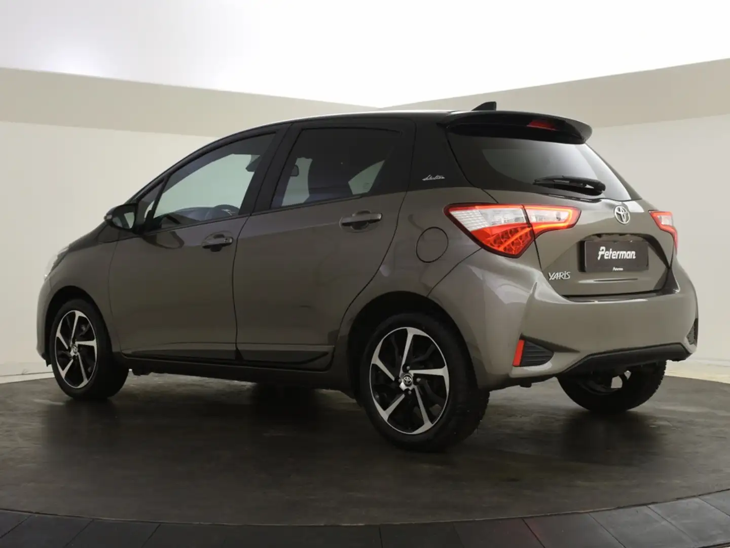 Toyota Yaris 1.5 VVT-i Bi Tone | Stoelverwarming | Carplay Grau - 2