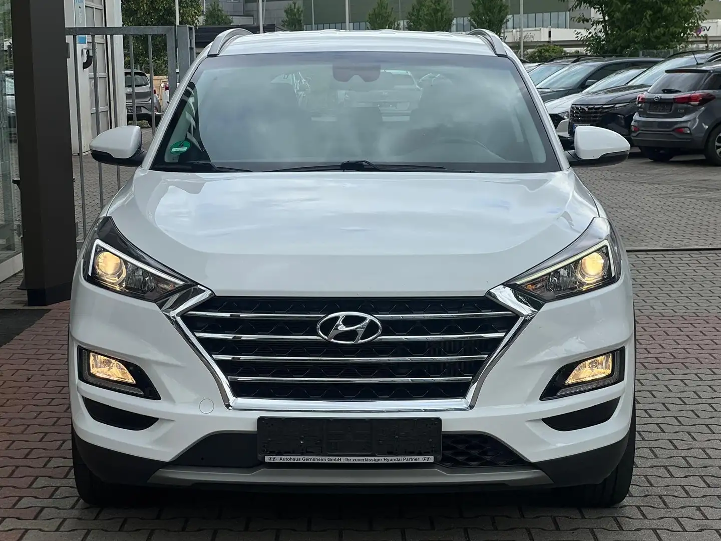 Hyundai TUCSON Trend 2WD ***AHK, Kamera, Apple Car Play, SZH*** Blanc - 2