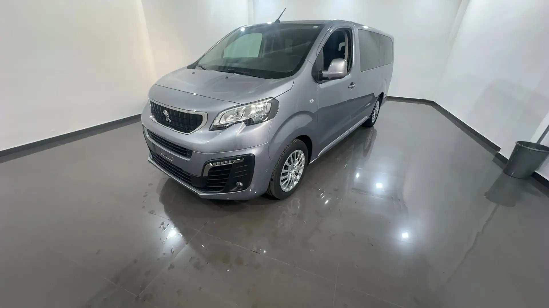 Peugeot Traveller Traveller 1.5 BlueHDi Business 120CV 9 P Grigio - 1