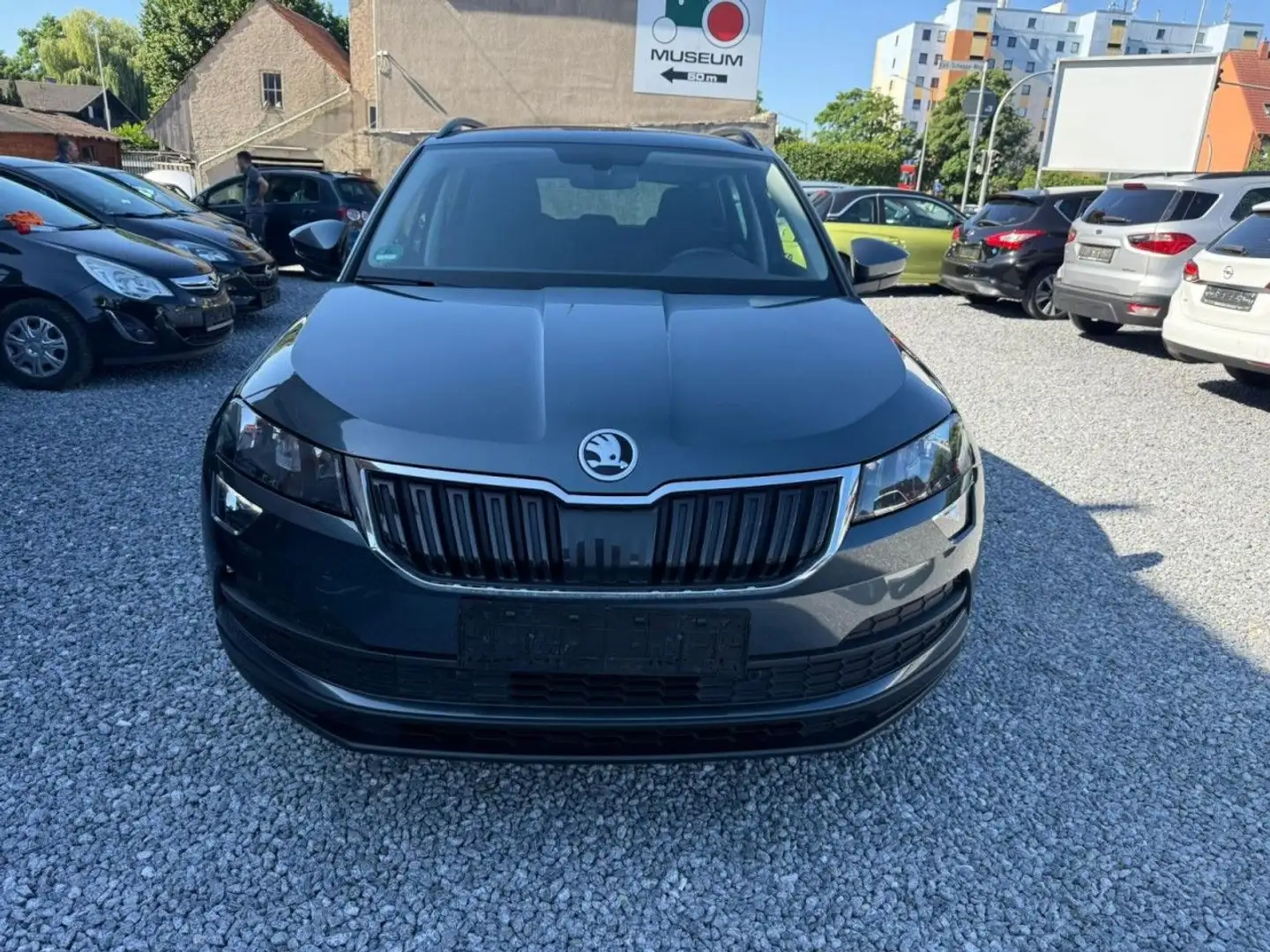 Skoda Karoq Ambition Klima Navi Einparkhilfe Grijs - 2