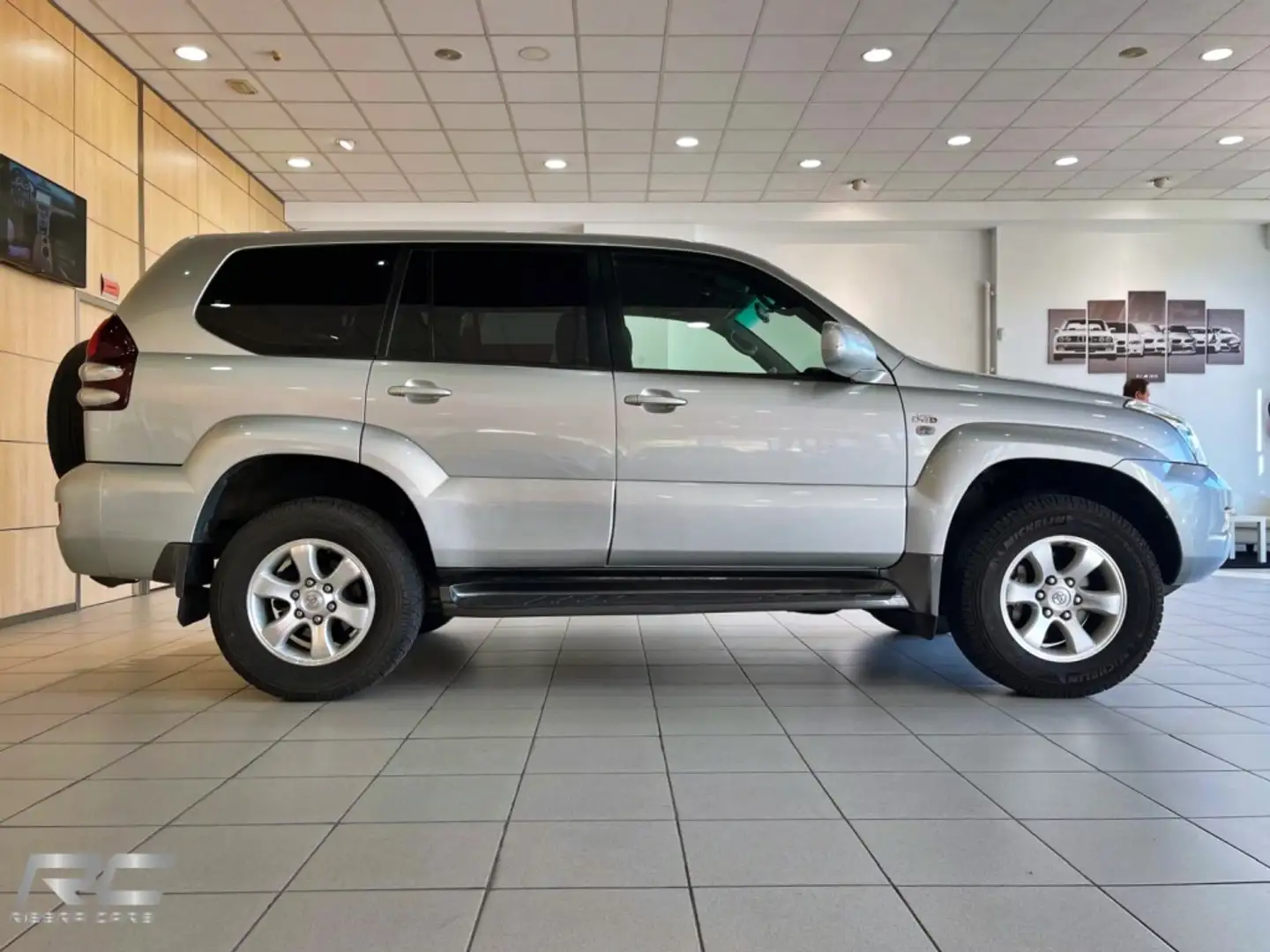 Toyota Land Cruiser D-4D GX Gris - 2