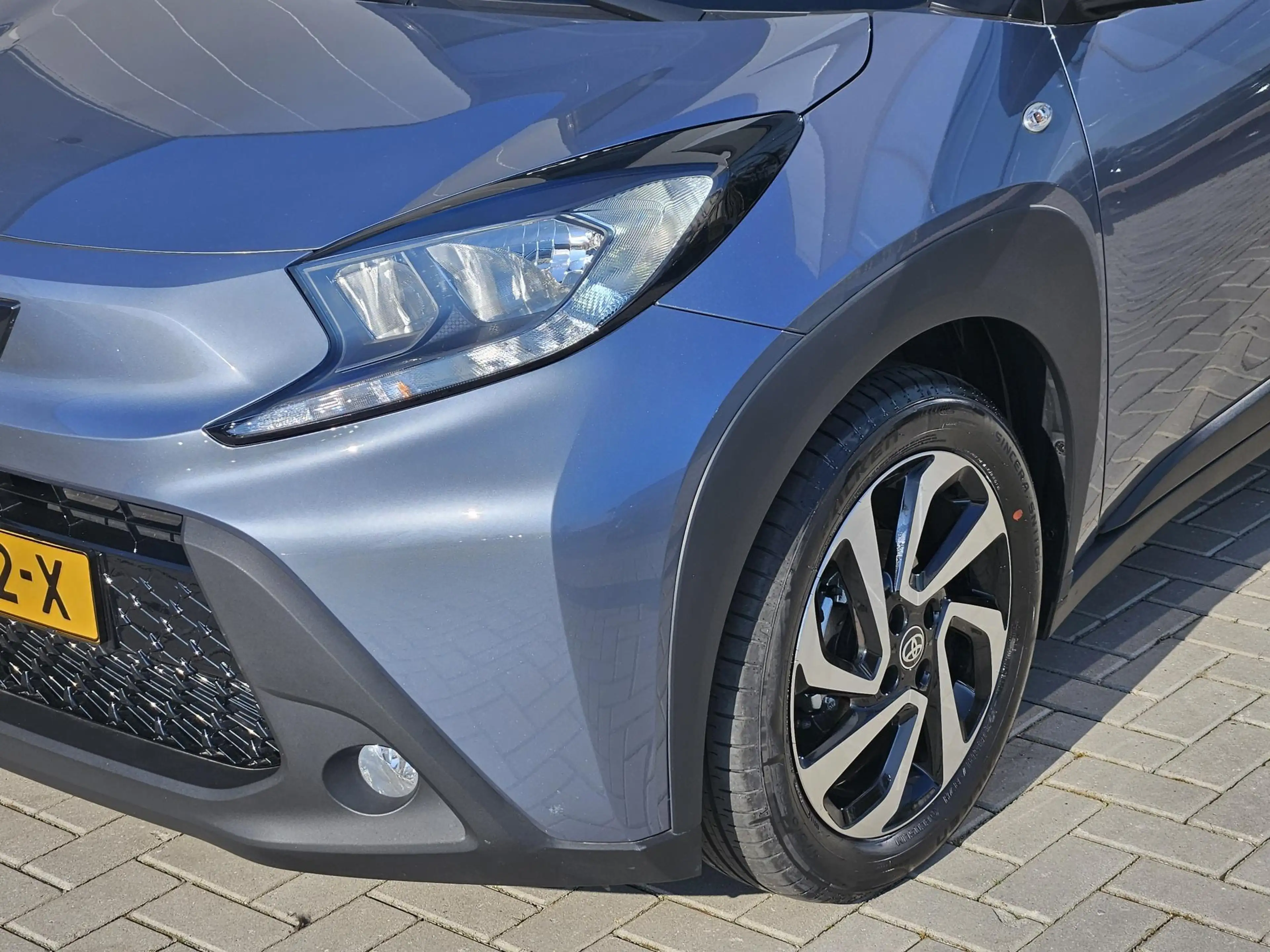 Toyota Aygo X 1.0 VVT-i MT Pulse Two Tone Fabrieksgarantie — photo 3
