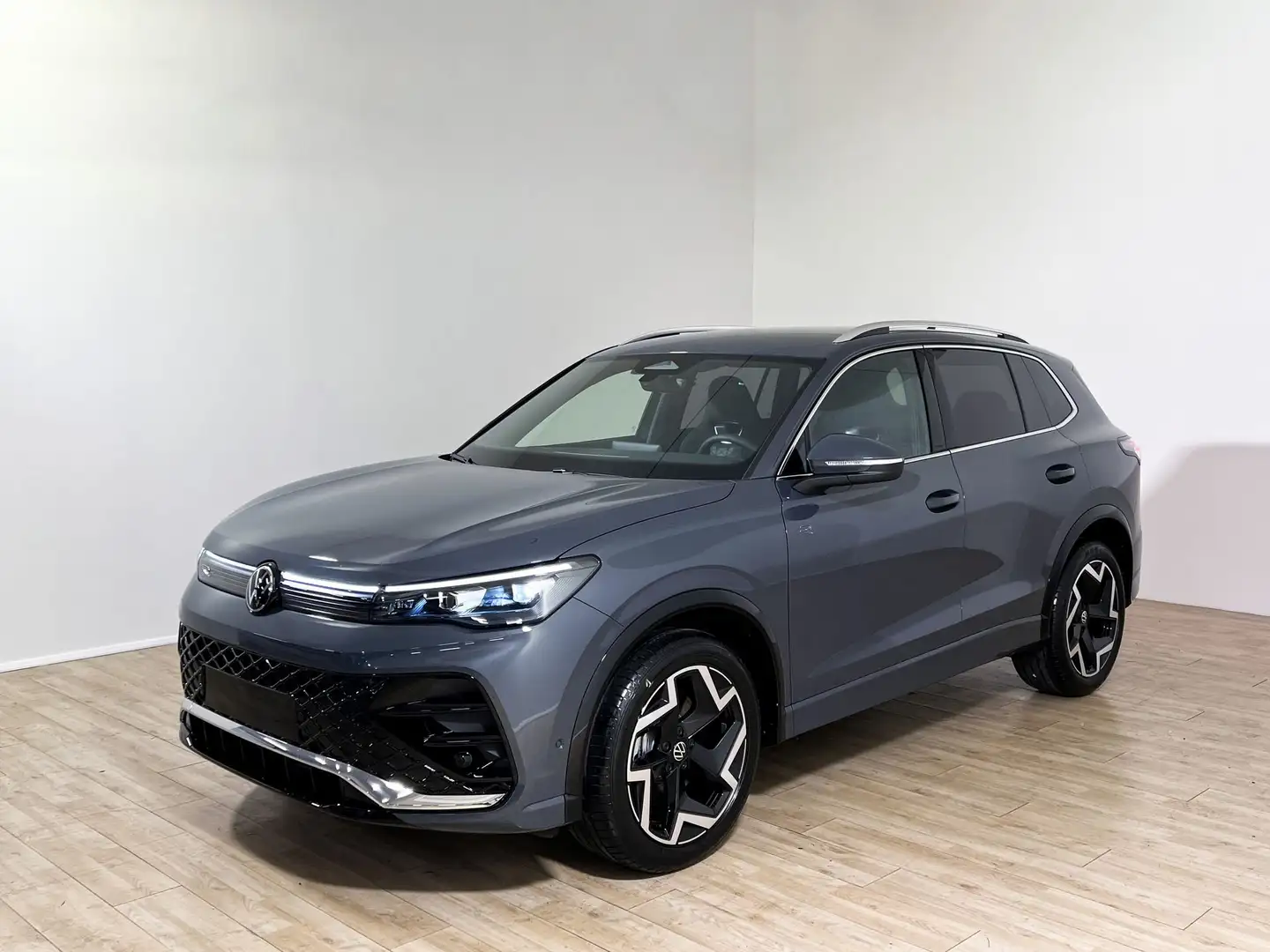 Volkswagen Tiguan Tiguan 1.5 eTSI 150 CV ACT DSG R-Line Grijs - 1
