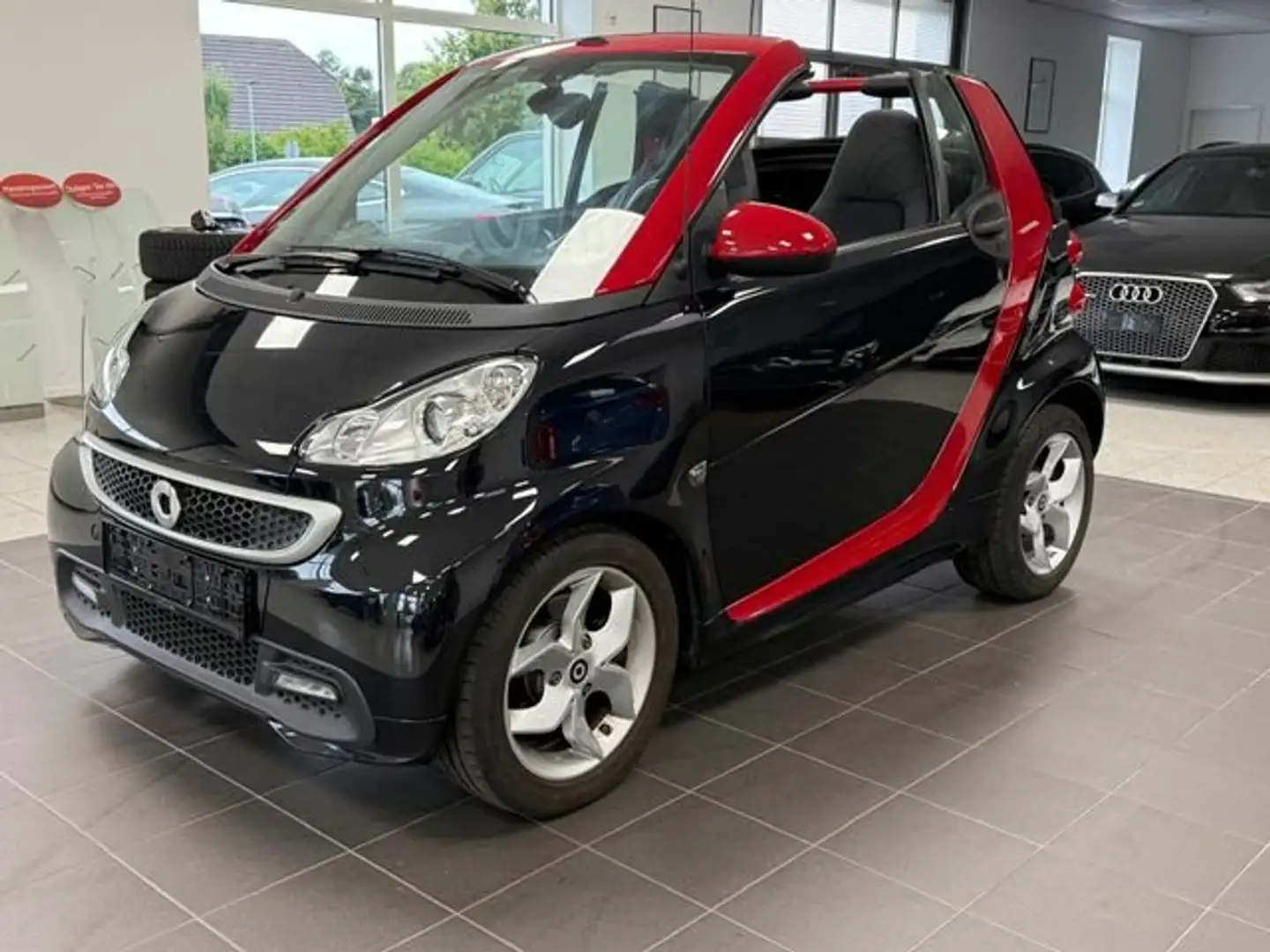 smart forTwo Smart ForTwo fortwo cabrio Micro Hybrid Drive 52kW Noir - 1