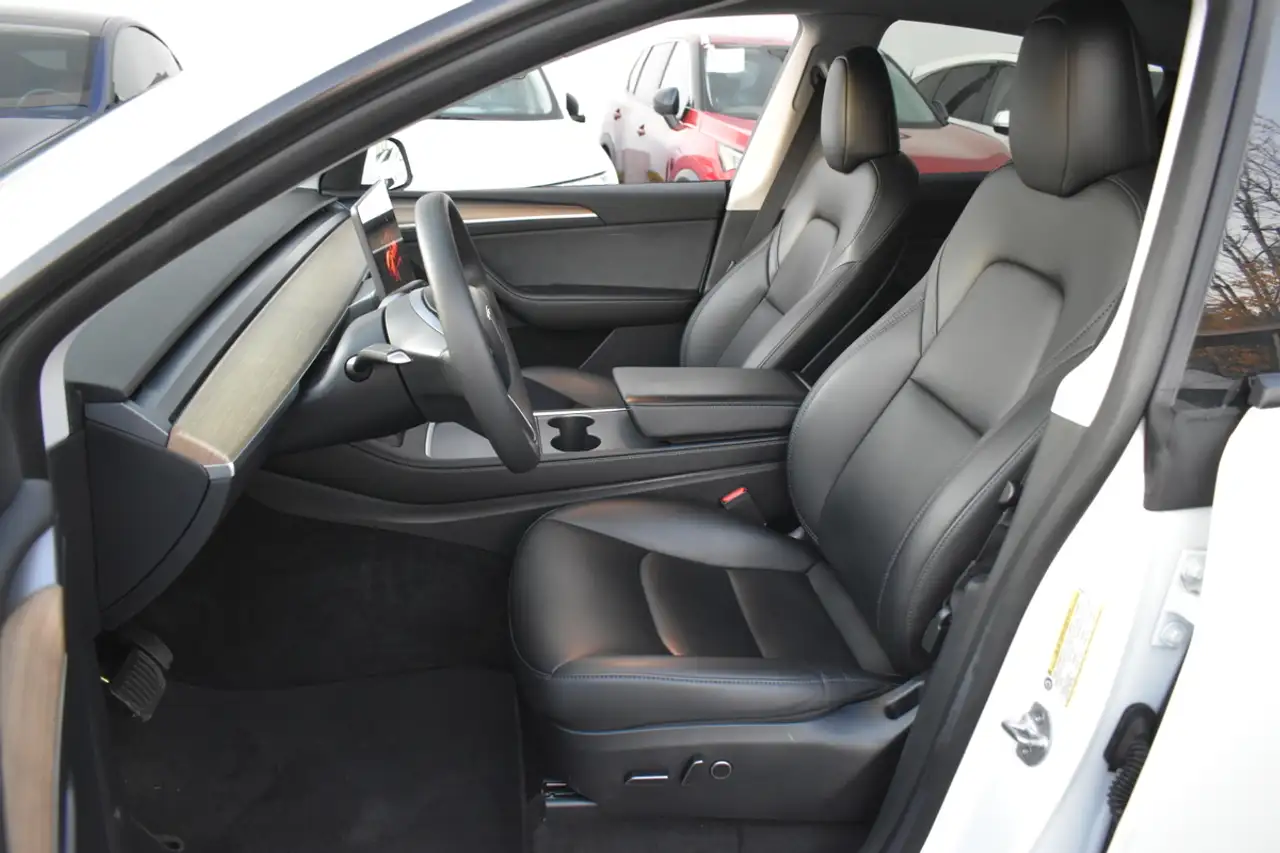 Tesla Model Y снимка Tesla Model Y