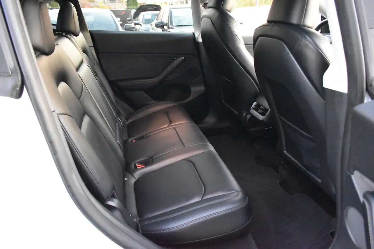 Tesla Model Y снимка Tesla Model Y