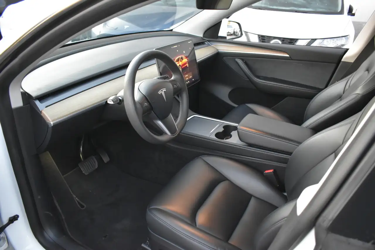 Tesla Model Y снимка Tesla Model Y