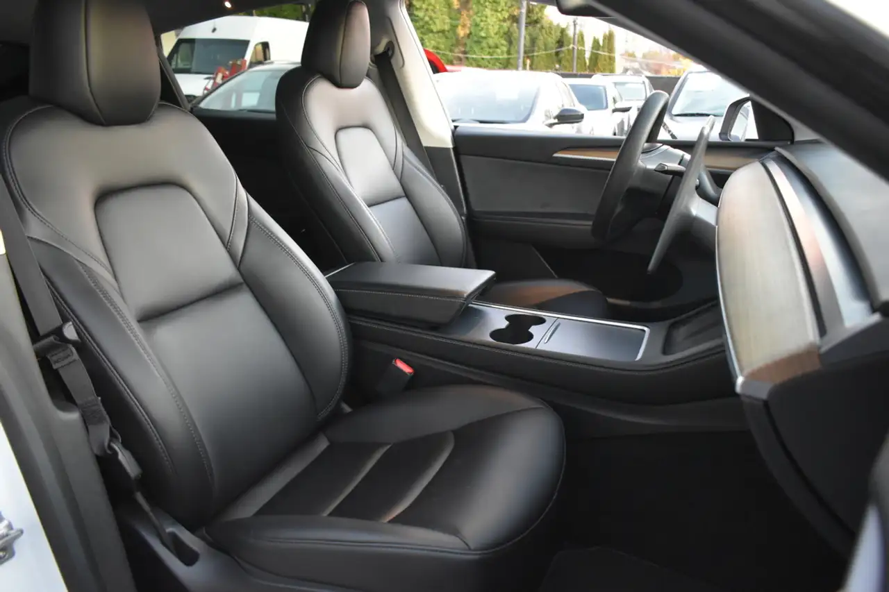 Tesla Model Y снимка Tesla Model Y