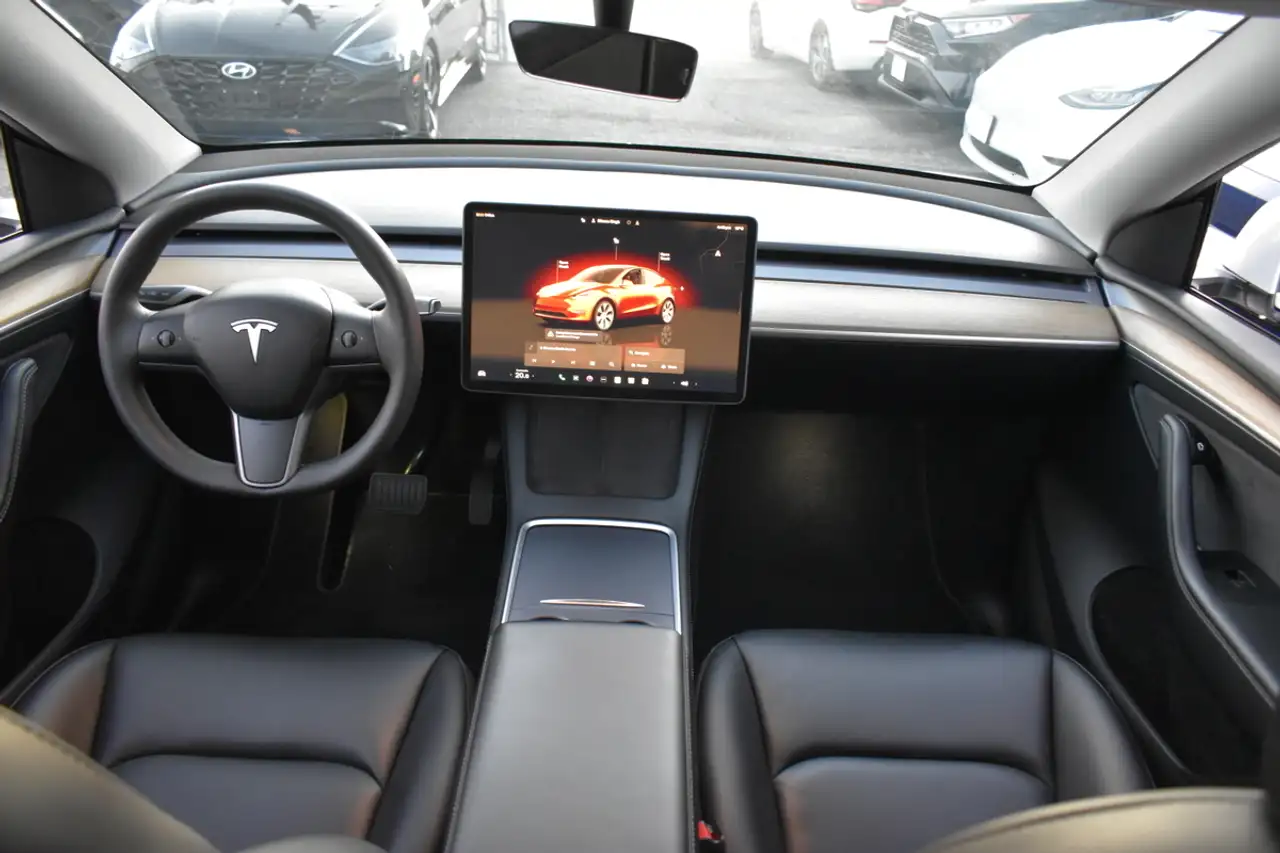 Tesla Model Y снимка Tesla Model Y