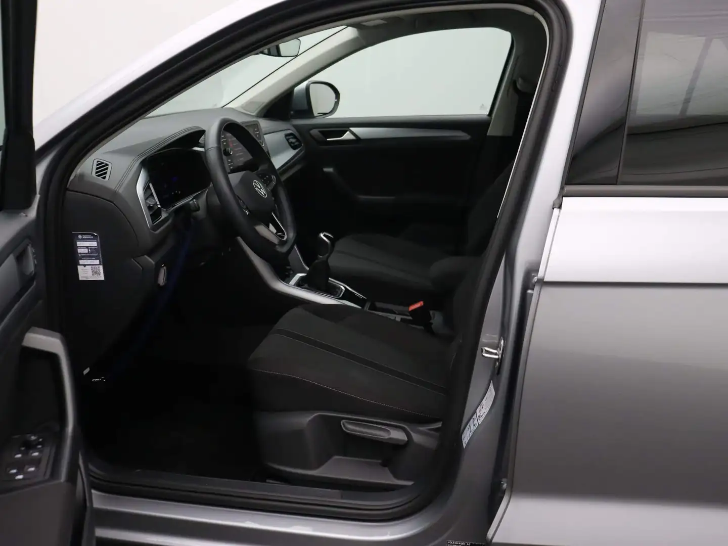 Volkswagen T-Roc Life 1.0 TSI 110pk Adaptive cruise control, Parkee Grau - 2